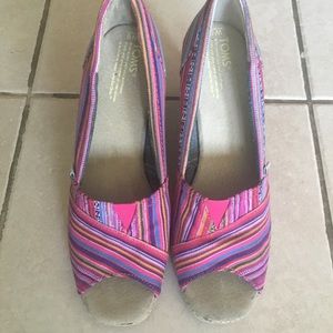 Toms size 9 wedge open toed sandal